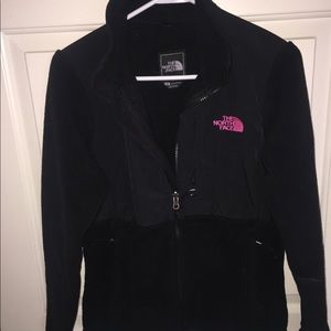 Woman’s Blk Fleece North Face Jkt w Pink stitching